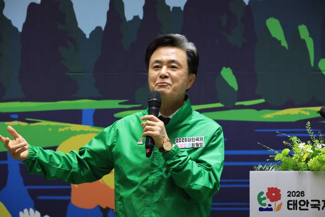 김태흠 충남지사가 지난달 22일 서울시청에서 오세훈 서울시장과 함께한 2026 서울국제정원박람회·태안국제원예치유박람회 상호협력 기자설명회에서 발언하고 있다. 연합뉴스