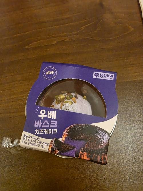 편의점 CU의 ‘우베 바스크 치즈 케이크’ 모습.