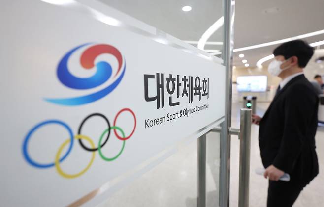 대한체육회는 지난해 대회 도중 사고로 의식불명인 중학교 복싱선수 가족에게 막말을 한 김나미 사무총장의 직무를 최근 즉시 정지하고 징계 절차에 돌입했다. 뉴시스