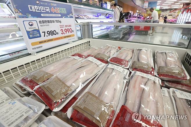 서울 대형마트 수산매장 장어 판매대 [연합뉴스 자료사진]