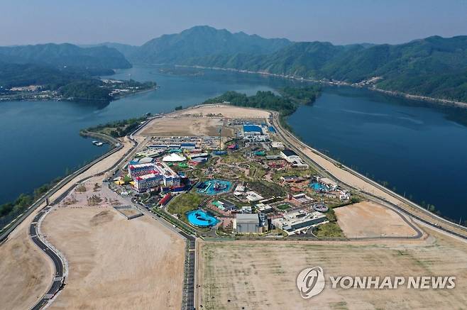 하중도에 들어선 춘천 레고랜드 [연합뉴스 자료사진]