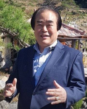 임운석 씨알보석 대표가 환한 미소를 짓고 있다. 사진=임운석 대표 제공