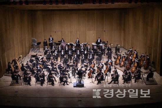 ▲ 울산시립교향악단이 오는 8일 울산문화예술회관 대공연장에서 백윤학 지휘자와 함께 즐기는 '클래식 맛집여행(투어) 가족특선'을 개최한다. 울산시립예술단 제공