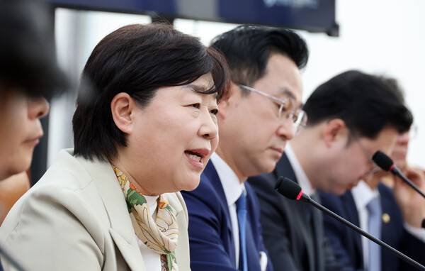 서영교 위원장이 29일 국회에서 열린 윤석열 정치검찰 조작기소 국조특위 민주당 위원 기자간담회에서 청문회 주요 성과를 밝히고 있다. 2026. 4.29 연합뉴스