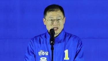 민주당 김상욱 울신시장 후보가 4일 부산 동구 부산항 국제전시컨벤션센터에서 열린 부산 울산 경남 공천자 대회에서 지방선거 승리를 다짐하고 있다. 2026.5.4 연합뉴스&nbsp;