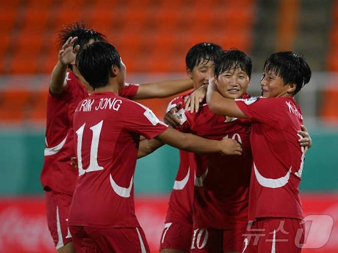 (평양 노동신문=뉴스1) = 지난 2024년 국제축구연맹(FIFA) 17살 미만 (U-17) 여자월드컵경기대회에 참여한 북한 여자 축구팀의 모습[국내에서만 사용가능. 재배포 금지. DB 금지. For Use Only in the Republic of Korea. Redistribution Prohibited] rodongphoto@news1.kr