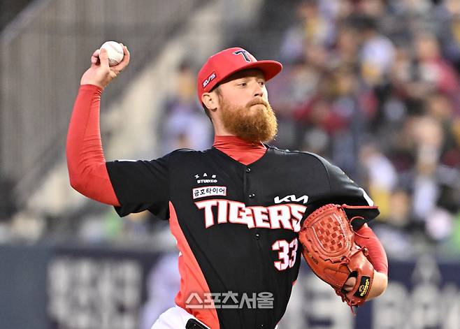 KIA 올러가 31일 서울 잠실구장에서 열린 2026 KBO리그 LG전에 선발 등판해 힘차게 공을 던지고 있다.  잠실 | 박진업 기자 upandup@sportsseoul.com