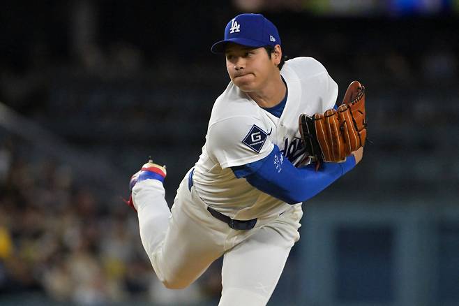 Apr 28, 2026; Los Angeles, California, USA; Los Angeles Dodgers starting pitcher Shohei Ohtani (17) delivers to the plate in the fifth inning against the Miami Marlins at Dodger Stadium. Mandatory Credit: Jayne Kamin-Oncea-Imagn Images







<저작권자(c) 연합뉴스, 무단 전재-재배포, AI 학습 및 활용 금지>