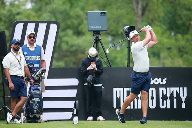 MEXICO CITY, MEXICO - APRIL 15: Bryson DeChambeau of Crushers GC plays his shot from the 17th tee prior to LIV Golf Mexico City at Club de Golf Chapultepec on April 15, 2026 in Mexico City.   Hector Vivas/Getty Images/AFP (Photo by Hector Vivas / GETTY IMAGES NORTH AMERICA / Getty Images via AFP)







<저작권자(c) 연합뉴스, 무단 전재-재배포, AI 학습 및 활용 금지>