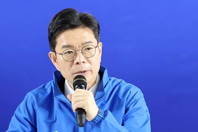 정원오 더불어민주당 서울시장 후보가 4일 오전 서울 중구 선거사무실에서 가진 서울지역 구청장 후보들과의 간담회에서 발언하고 있다./뉴스1