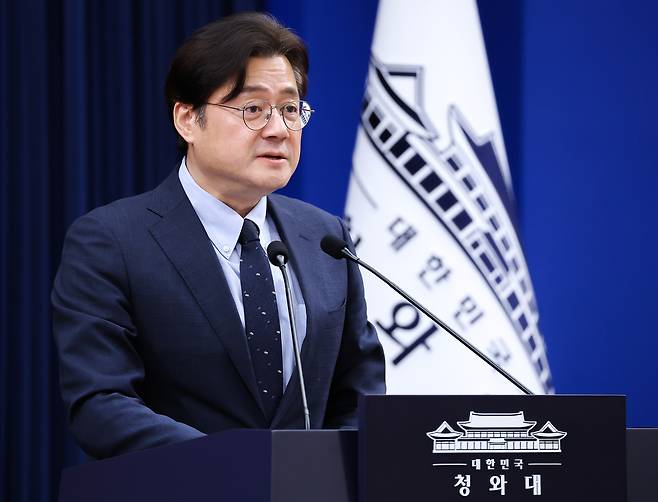 홍익표 청와대 정무수석이 4일 청와대 춘추관에서 브리핑을 열어 조작기소 특검법안에 대한 입장을 밝히고 있다. 연합뉴스