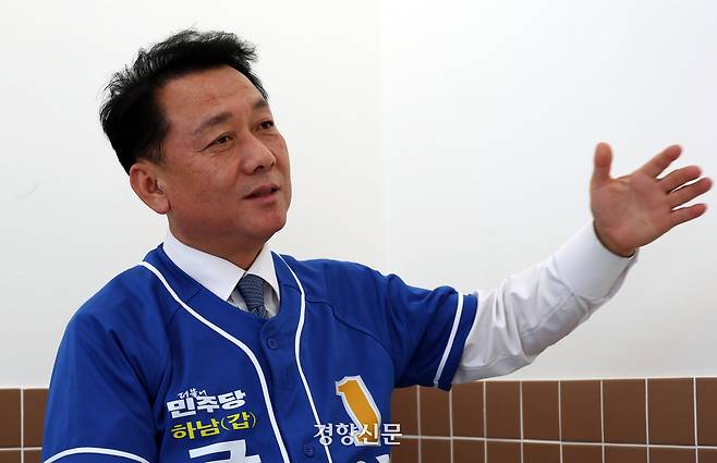 6·3 국회의원 재보궐선거에서 경기 하남갑에 출마한 이광재 전 의원이 4일 경기 하남시 한 카페에서 경향신문과 인터뷰를 하고 있다. 김정근 기자