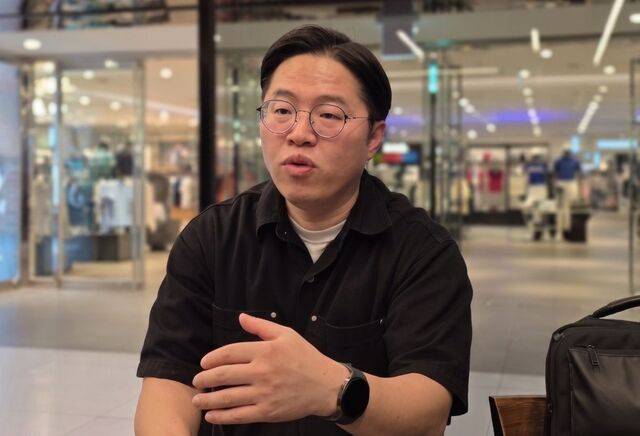 홍정수 목사가 최근 서울 용산구 카페에서 국민일보와 만나 학교기도불씨운동 사역에 관해 설명하고 있다.