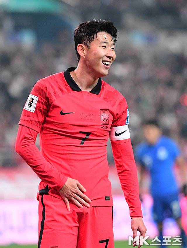 대한민국 에이스 및 캡틴 손흥민에 대한 극찬도 이어졌다. ‘폭스 스포츠’는 “LA FC에서 풀 시즌을 보내고 있는 손흥민은 뛰어난 컨디션을 유지하고 있다. 그는 현재 MLS 어시스트 7개로 이 부문 1위를 달리고 있다. 이 상승세를 월드컵까지 이어가려고 할 것이다”라고 바라봤다. 사진=김영구 기자