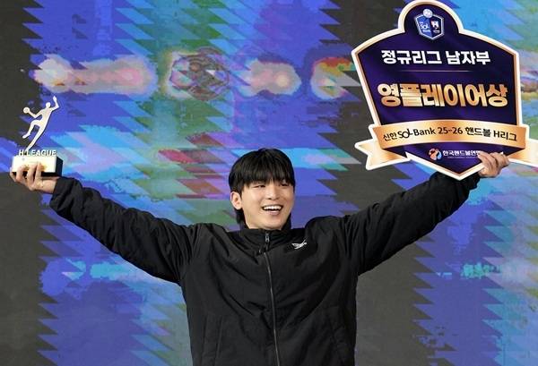 사진 영플레이어상을 받은 충남도청 육태경