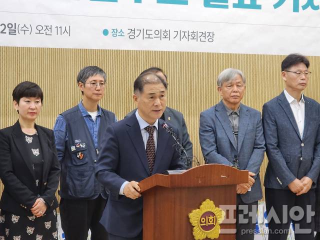 ▲지난달 22일 경기교육혁신연대가 진보진영 경기도교육감 단일후보 경선 결과를 발표하고 있는 모습. ⓒ프레시안(전승표)