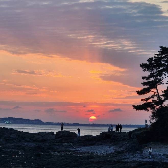 군산오름 밑 난드르마을의 낙조