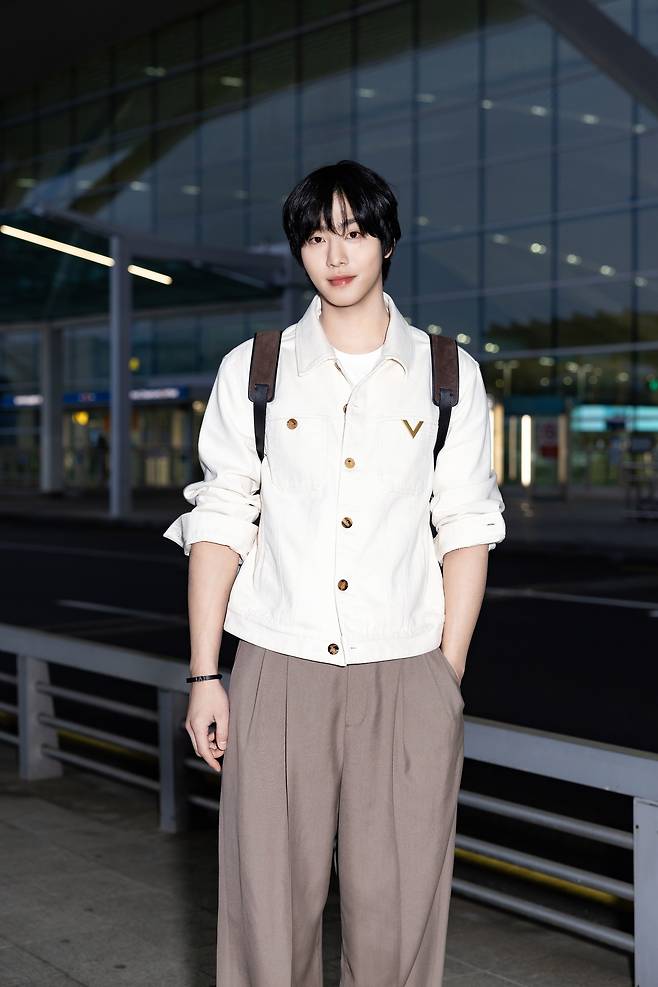 미국 뉴욕으로 출국 중인 배우 안효섭. 발렌티노 제공