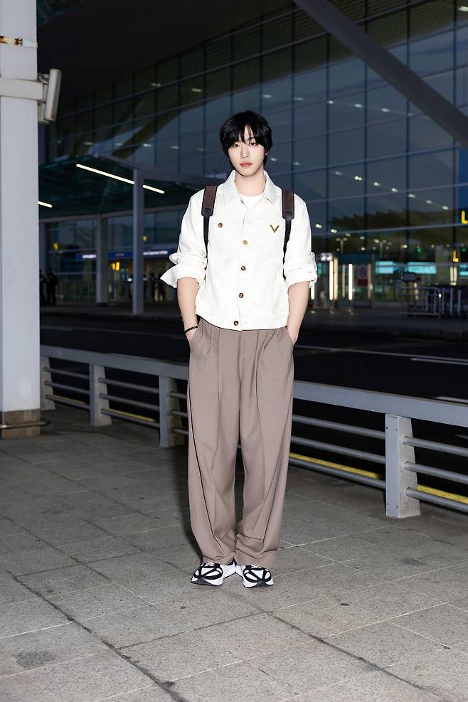 미국 뉴욕으로 출국 중인 배우 안효섭. 발렌티노 제공