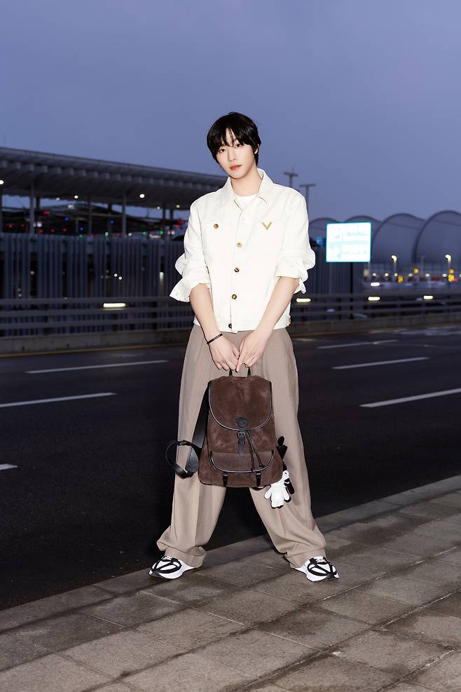 미국 뉴욕으로 출국 중인 배우 안효섭. 발렌티노 제공