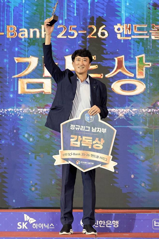 인천도시공사 통합 우승 이끈 장인익 감독 [한국핸드볼연맹 제공. 재판매 및 DB 금지]