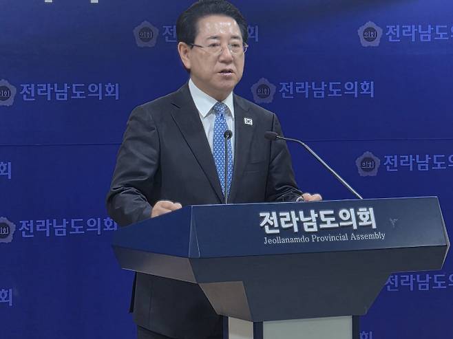 더불어민주당 전남광주통합특별시장 경선에 참여했던 김영록 전남도지사가 지난 4일 전남도의회에서 기자회견을 열고 결선 투표 과정에 대한 전면 재조사와 자료 공개 등을 촉구했다. /김영록 지사 측 제공