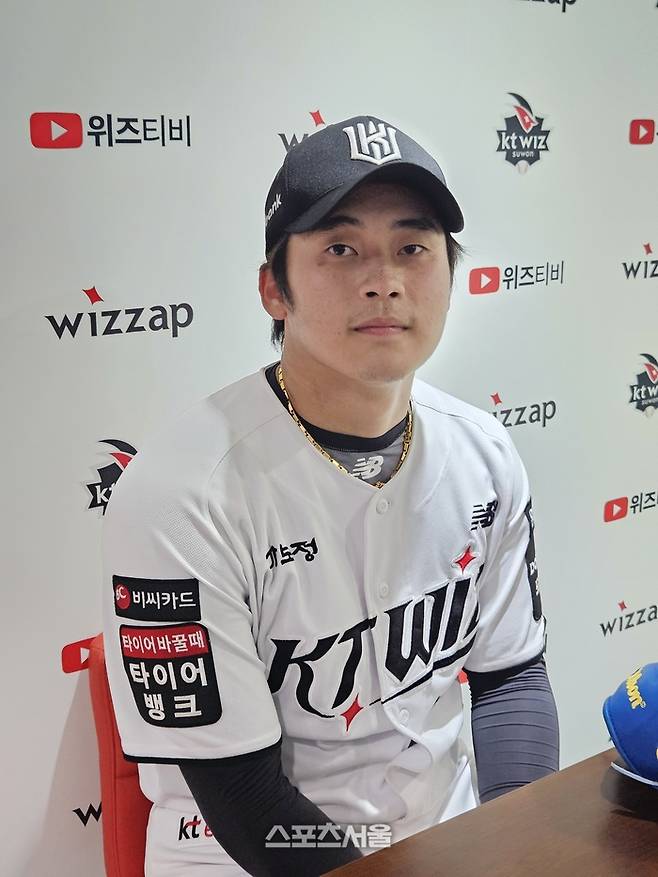 KT 박영현이 5일 수원케이티위즈파크에서 열린 2026 KBO리그 정규시즌 롯데전 승리 후 취재진 인터뷰에 응하고 있다. 수원 | 강윤식 기자 skywalker@sportsseoul.com