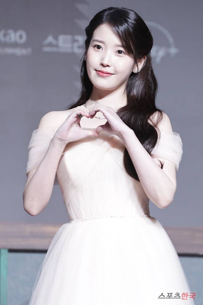 MBC 새 금토드라마 '21세기 대군부인' 제작발표회에 참석한 아이유. 2026. 4.6 ⓒ이혜영 기자 lhy@hankooki.com
