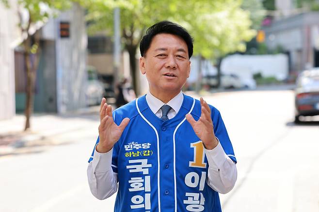 이광재 더불어민주당 경기 하남갑 국회의원 보궐선거 후보가 4일 오후 경기도 하남시에서 한겨레와 인터뷰하고 있다. 정용일 선임기자 yongil@hani.co.kr