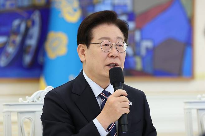 이재명 대통령이 2026년 4월29일 청와대에서 비교섭단체 및 무소속 의원들과 오찬에 앞서 발언하고 있다. 연합뉴스