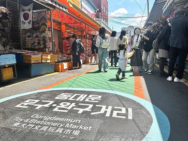 서울 종로구 창신동에 있는 문구·완구거리. 곽주영 기자