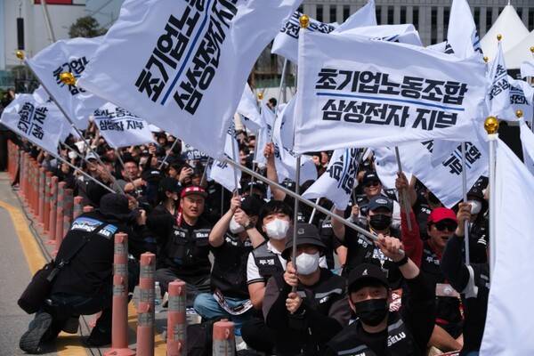 ▲2026년 4월23일 평택사업장 앞에서 삼성전자 직원 약 4만 명이 모여 결의대회를 열었다. 사진=삼성전자 노조 공동투쟁본부