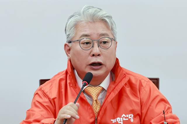 개혁신당 조응천 경기지사 후보가 4일 국회에서 열린 최고위원회의에 참석해 발언하고 있다. 연합뉴스