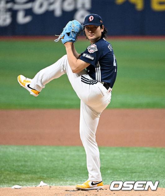 [OSEN=고척, 이대선 기자] 3일 서울 고척스카이돔에서 2026 신한 SOL KBO리그 키움 히어로즈와 두산 베어스의 경기가 열렸다.이날 키움은 박준현, 두산 곽빈을 선발로 내세웠다. 1회말 무사에서 두산 선발투수 곽빈이 역투하고 있다. 2026.05.03 /sunday@osen.co.kr