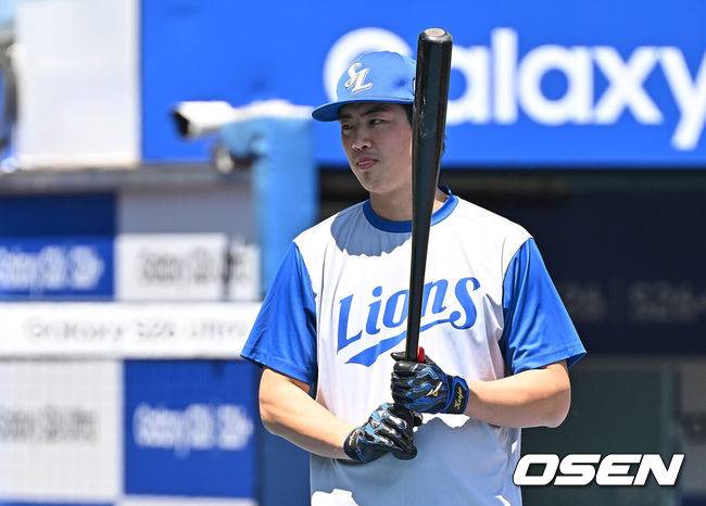 [OSEN=대구, 이석우 기자] 5일 대구삼성라이온즈파크에서 2026 신한 SOL KBO 리그 삼성 라이온즈와 키움 히어로즈의 경기가 열린다. 홈팀 삼성은 오러클린이, 방문팀 키움은 오석주가 선발 출전한다. 삼성 라이온즈 구자욱이 부상 회복 후 훈련을 하고 있다. 2026.05.05 / foto0307@osen.co.kr