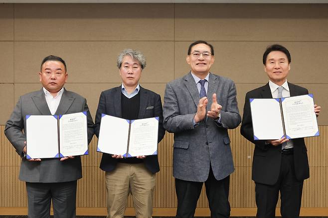 서울올림픽기념국민체육진흥공단 신임 비상임이사 직무 청렴계약 체결 사진. (맨 왼쪽부터) 김공 이사, 백승일 이사, 하형주 이사장, 박치형 이사. 국민체육진흥공단(KSPO) 제공