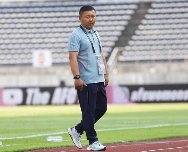 북한 내고향여자축구단이 수원서 개최될 AWCL 파이널 출전을 위해 17알 방한한다. 수원FC 위민과 20일 대회 4강전을 갖는다. 리유일 내고향 감독. 사진출처｜AFC 홈페이지