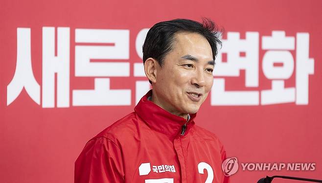 국민의힘 공관위 면접 마치고 인터뷰 하는 박민식 전 보훈부 장관 (서울=연합뉴스) 황광모 기자 = 박민식 전 국가보훈부 장관이 1일 서울 여의도 국민의힘 중앙당사에서 6ㆍ3 재보선 부산 북구 갑 선거구 공천 면접을 마친 뒤 취재진 질문에 답하고 있다. 2026.5.1 hkmpooh@yna.co.kr