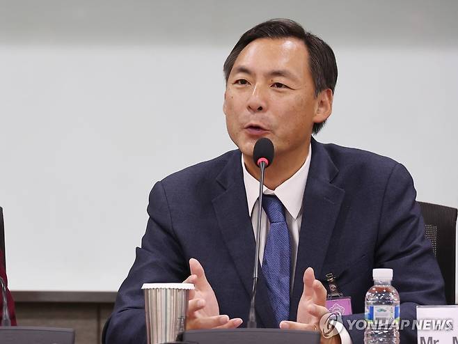 발언하는 모스 탄 전 미 국제형사사법대사 [연합뉴스 자료사진] 지난해 3월 6일 서울 여의도 국회 의원회관에서 열린 '대한민국 자유민주주의·법치주의 위기와 한미 자유동맹의 길 : 모스 탄(Morse Tan) 전 미 국제형사사법대사(트럼프1기) 국회초청 세미나'에서 발언하는 모스 탄. 2025.3.6 photo@yna.co.kr