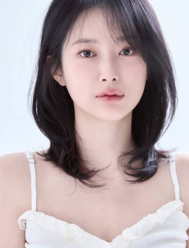 '나는 솔로, 그 후 사랑은 계속된다'에 출연 중인 25기 영자가 최근 인플루언서 소속사와 계약한 사실이 알려졌다./사진=25기 영자 SNS