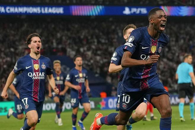 PSG's Ousmane Dembele celebrates after scoring his side's third goal during a Champions League semifinal, first leg, soccer match between Paris Saint-Germain and Bayern Munich in Paris, Tuesday, April 28, 2026. (AP Photo/Aurelien Morissard)







<저작권자(c) 연합뉴스, 무단 전재-재배포, AI 학습 및 활용 금지>