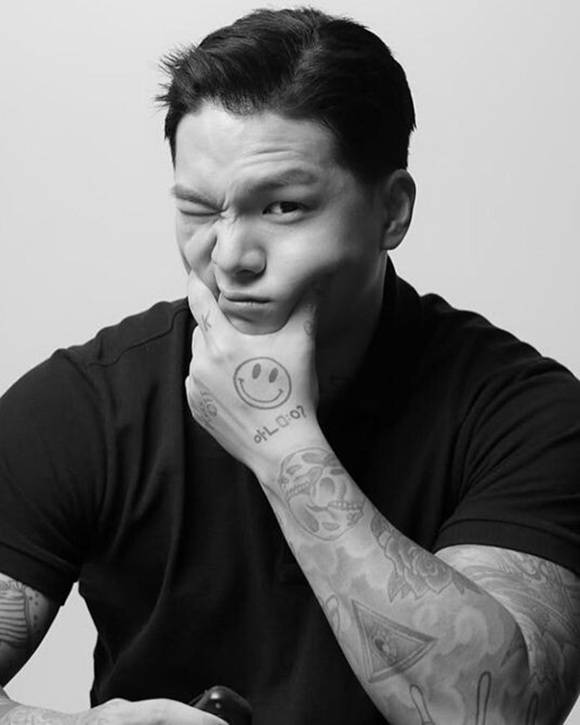 그룹 틴탑 출신 방민수는 '아이돌 노동조합' 설립을 추진 중이다. 아이돌 노동조합은 K팝 그룹도 노동자로 인정하고 잘못된 관행이나 매니지먼트 시스템 개선을 목표로 한다./모덴베리코리아