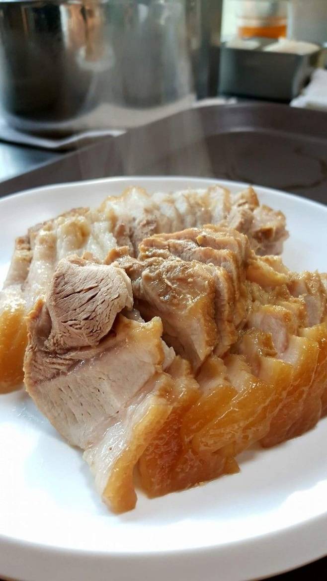 들기름막국수를 한국에서 처음 만든 고기리막국수에서는 계절마다 다른 물김치와 함께 막국수를 맛볼 수 있다. 사진 네이버지도 고기리막국수 업체 등록 사진