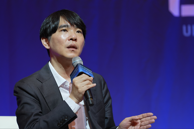 이세돌 교수가 6일 UNIST에서 열린 GRIT인재융합학부 오픈스테이지 토크콘서트에서 발언하고 있다. UNIST 제공