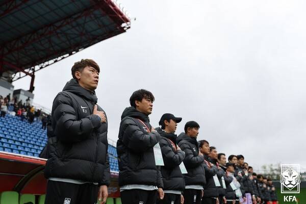 김은중 감독(왼쪽). 대한축구협회 제공