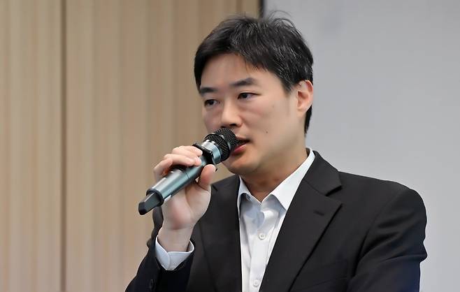 위부터 안병진 한국전력거래소 시장혁신처장, 정우원 기업재생에너지재단 기업협력팀장, 김승희 KEI컨설팅 팀장, 김홍 법무법인(유) 율촌 변호사, 고성훈 전 한화신한테라와트아워 대표, 박성흠 신한은행 프로젝트금융부 셀장. 사진=이승재 기자