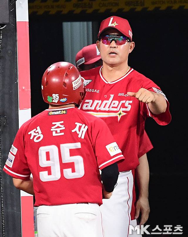 정준재와 이숭용 감독. 사진=김영구 기자