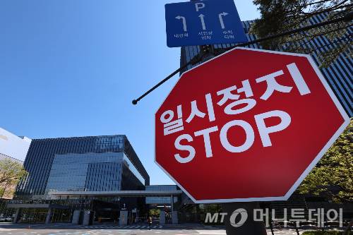 (인천=뉴스1) 구윤성 기자 = 삼성바이오로직스 노조가 전면파업을 시작한지 나흘째인 4일 인천 송도 삼성바이오로직스 본사의 모습. 사측과 노조는 이날 고용노동부 중부지방고용노동청 중재로 비공개 협상을 진행하고 있다. 2026.5.4/뉴스1 Copyright (C) 뉴스1. All rights reserved. 무단 전재 및 재배포, AI학습 이용 금지. /사진=(인천=뉴스1) 구윤성 기자