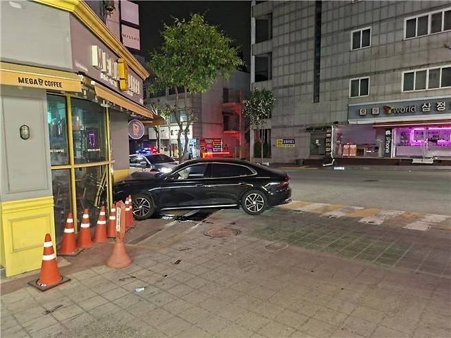 음주사고 낸 A씨 차량. 충남경찰청 제공