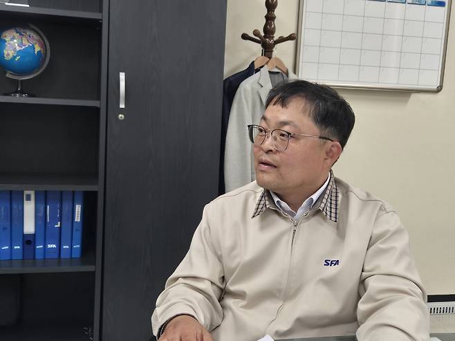 최교원 SFA AI 솔루션 사업부장이 30일 충남 아산사업장에서 서울경제신문과 만나 인터뷰하고 있다. 충남=김지원 기자